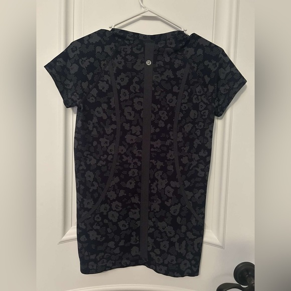 lululemon athletica Tops - Lululemon Dapple short-sleeved swiftly tech 2.0